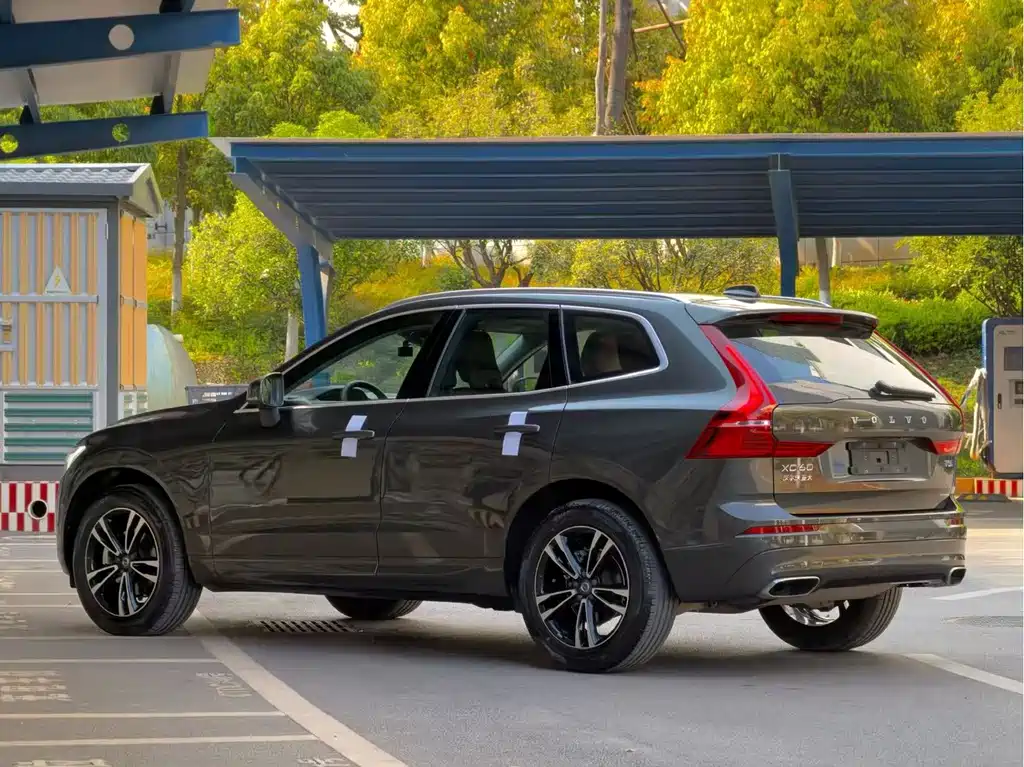 Volvo XC60 2019 — фото 2