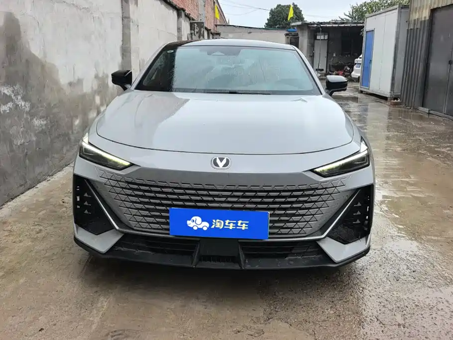 Changan UNI-V Smart Electric Idd 2023 — фото 2