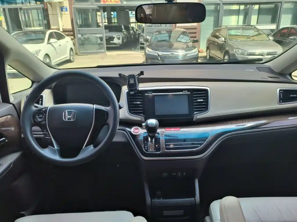 Honda Odyssey 2015 — фото 12