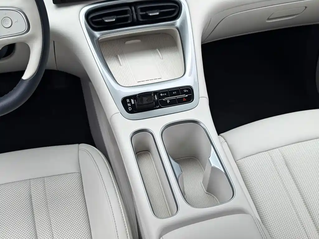 Geely Galaxy Starwish 2024 — фото 17