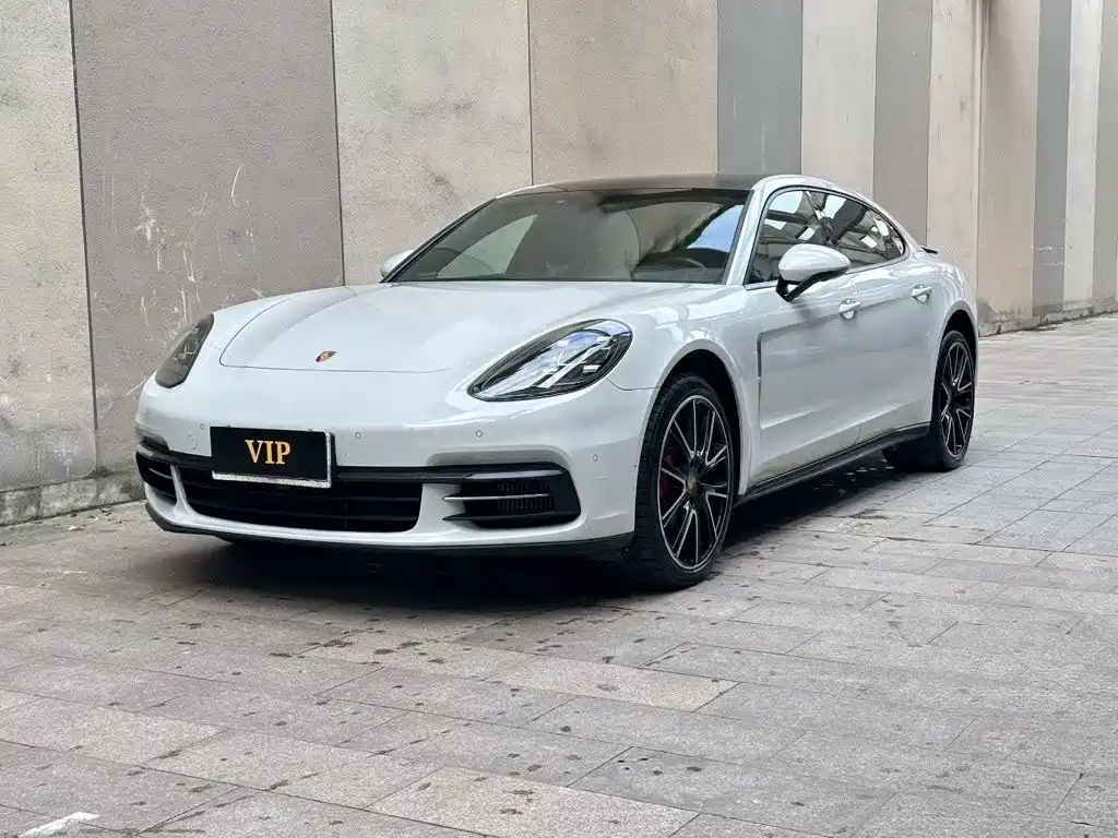 Porsche Panamera 2018 — фото 1