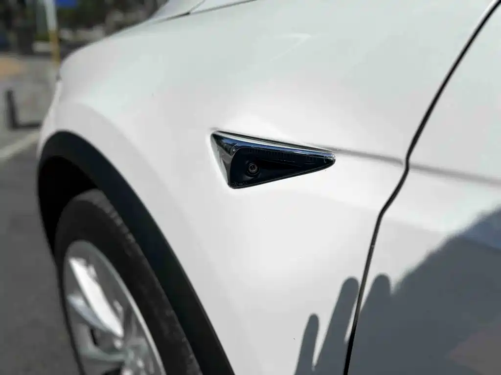 Tesla Model X 2017 — фото 13