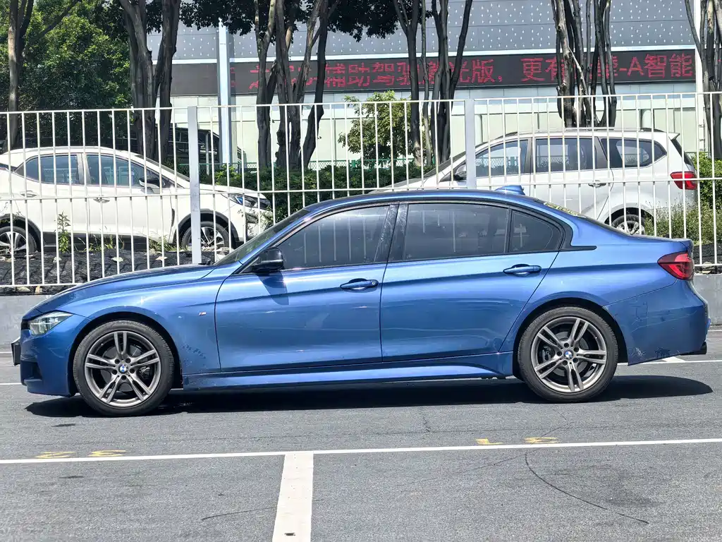 BMW 3 Series 2018 — фото 17