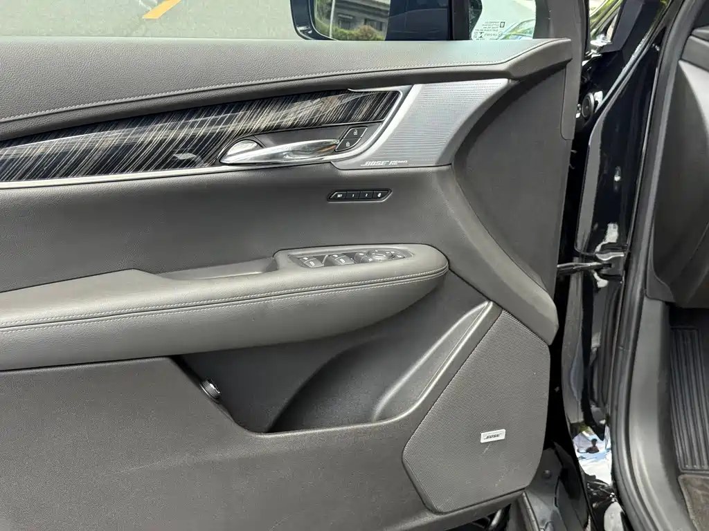 Cadillac XT6 2023 — фото 12