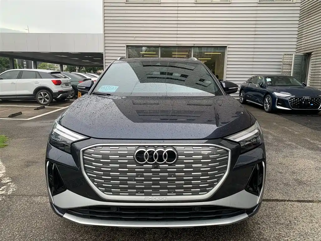 Audi Q4 e-tron 2024