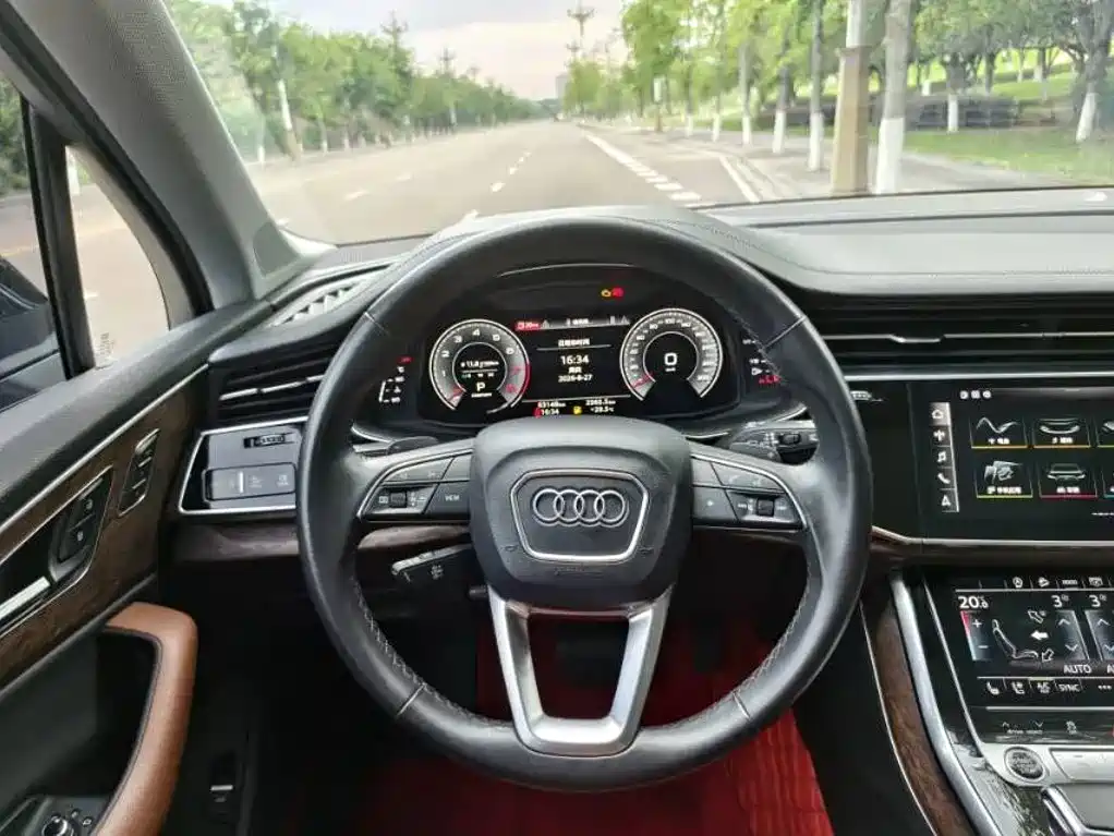Audi Q7 2021 — фото 16