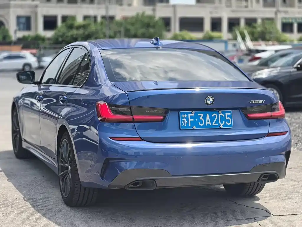 BMW 3 Series 2019 — фото 8