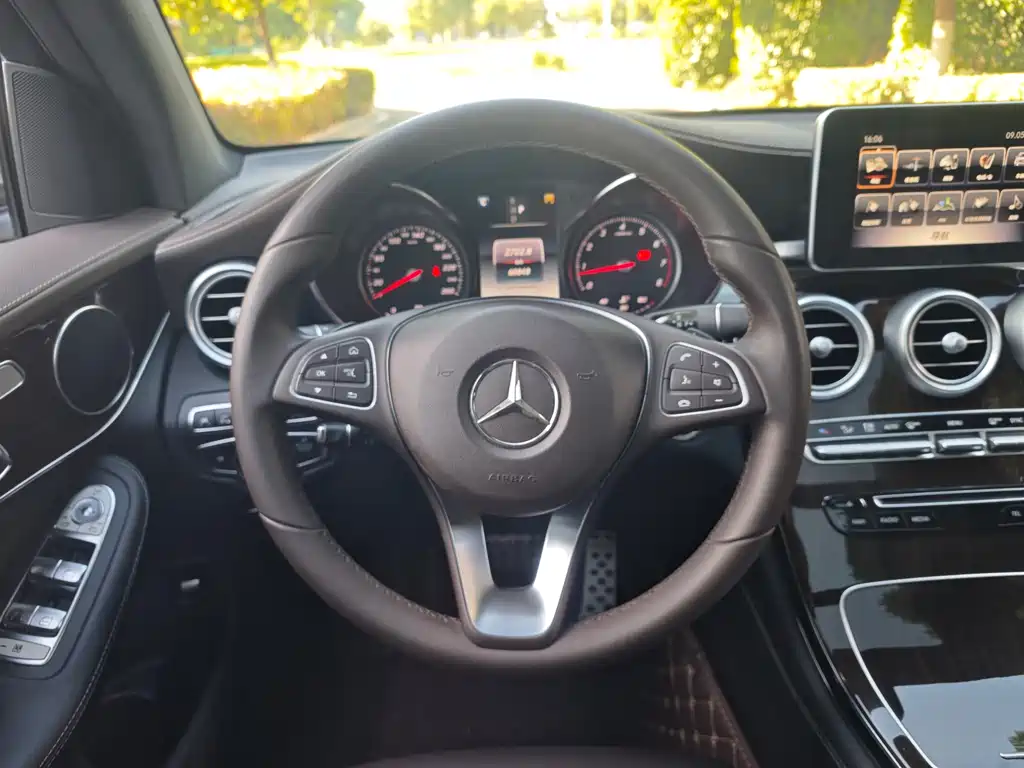 Mercedes-Benz GLC 2018 — фото 11