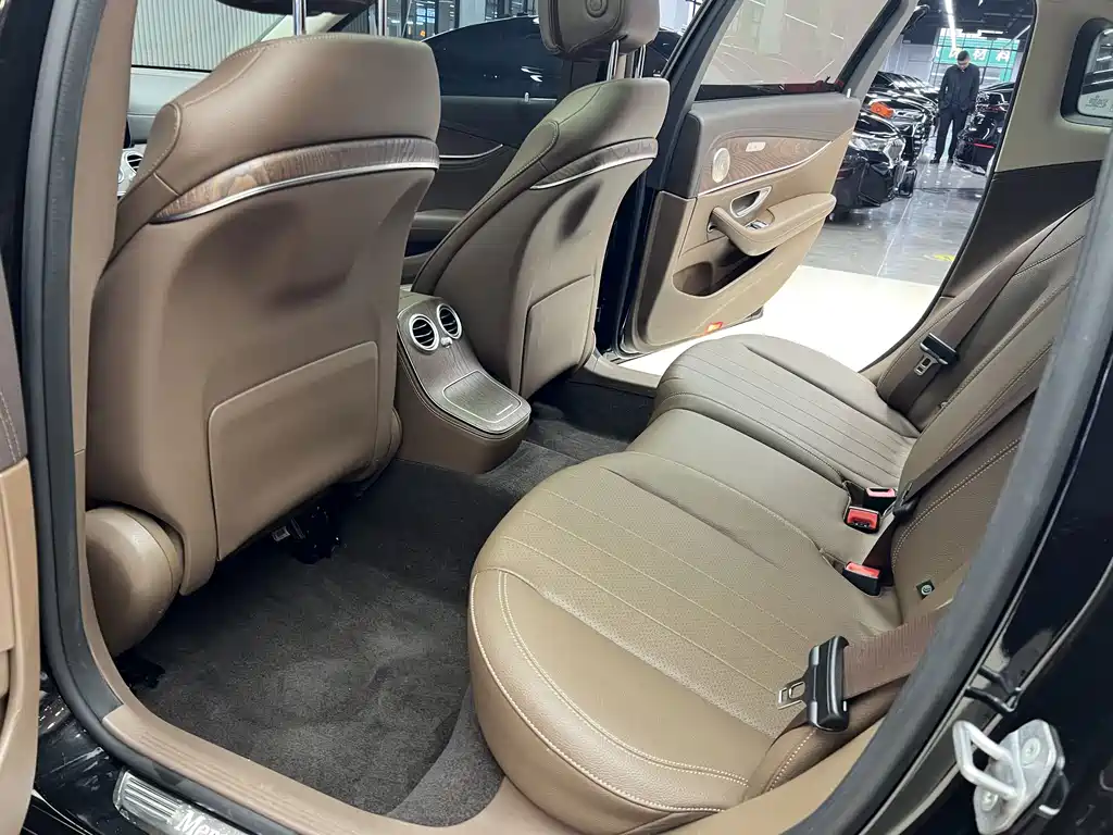 Mercedes-Benz E-Class 2023 — фото 12
