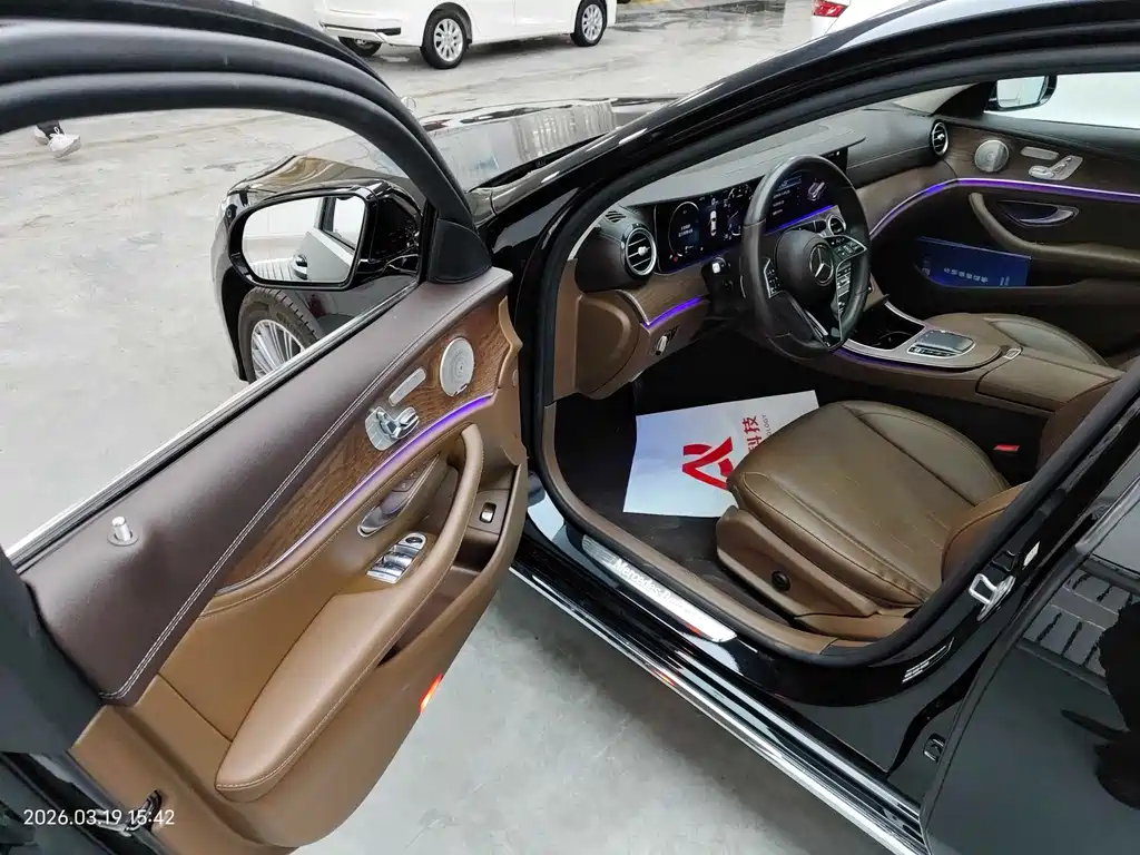 Mercedes-Benz E-Class 2022 — фото 12