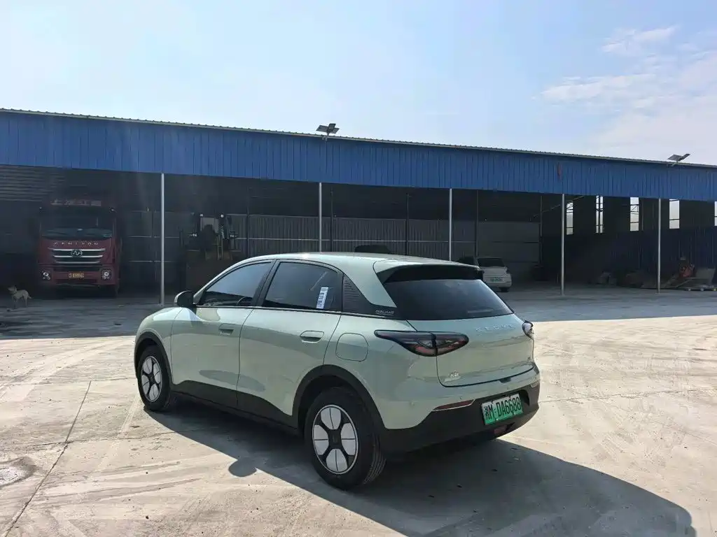 Geely Galaxy Starwish 2025 — фото 5