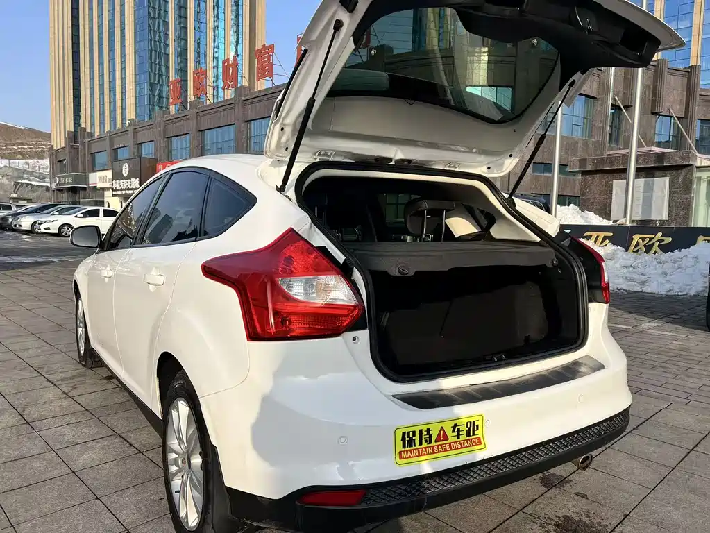 Ford Focus 2013 — фото 13
