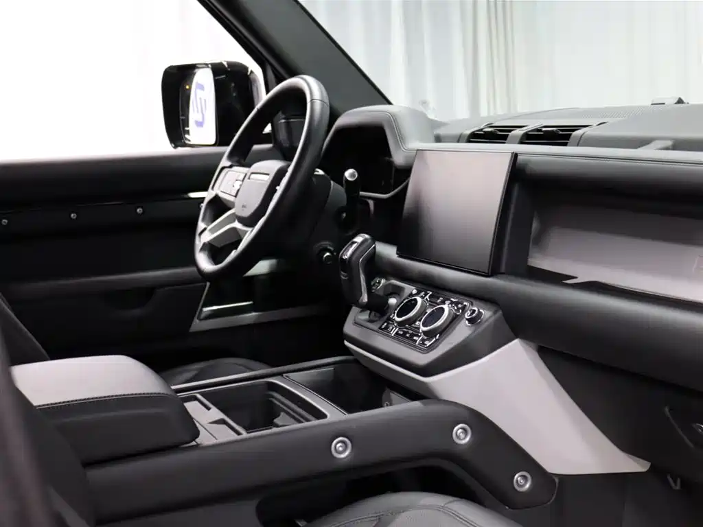 Land Rover Defender 2024 — фото 18