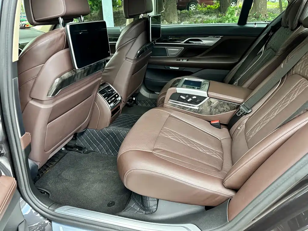 BMW 7 Series 2016 — фото 19