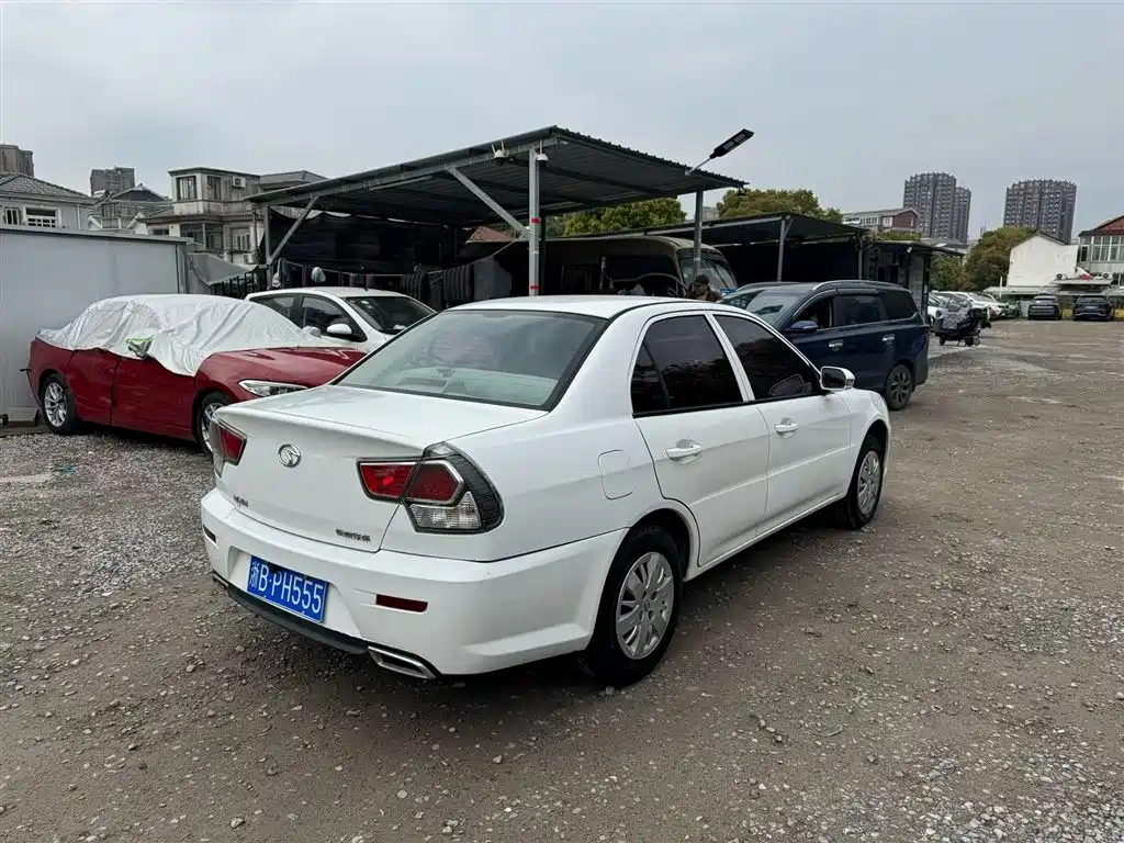 Soueast V3 Lingyue 2015