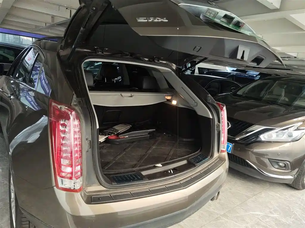 Cadillac SRX 2016 — фото 19