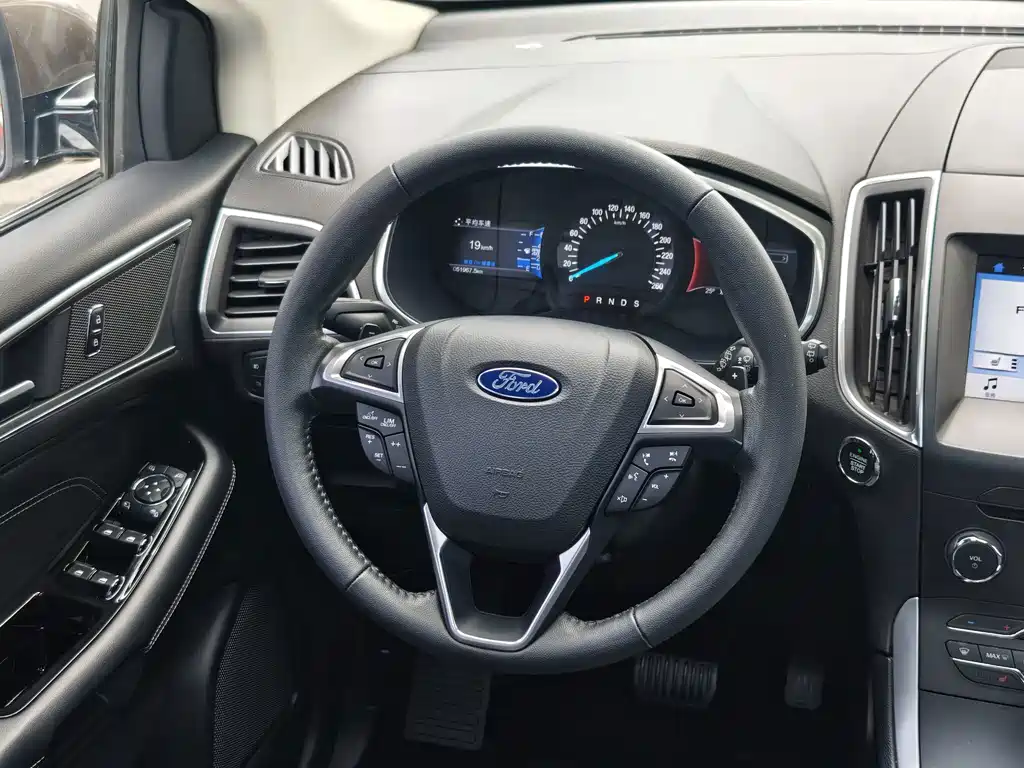Ford Edge 2017 — фото 14