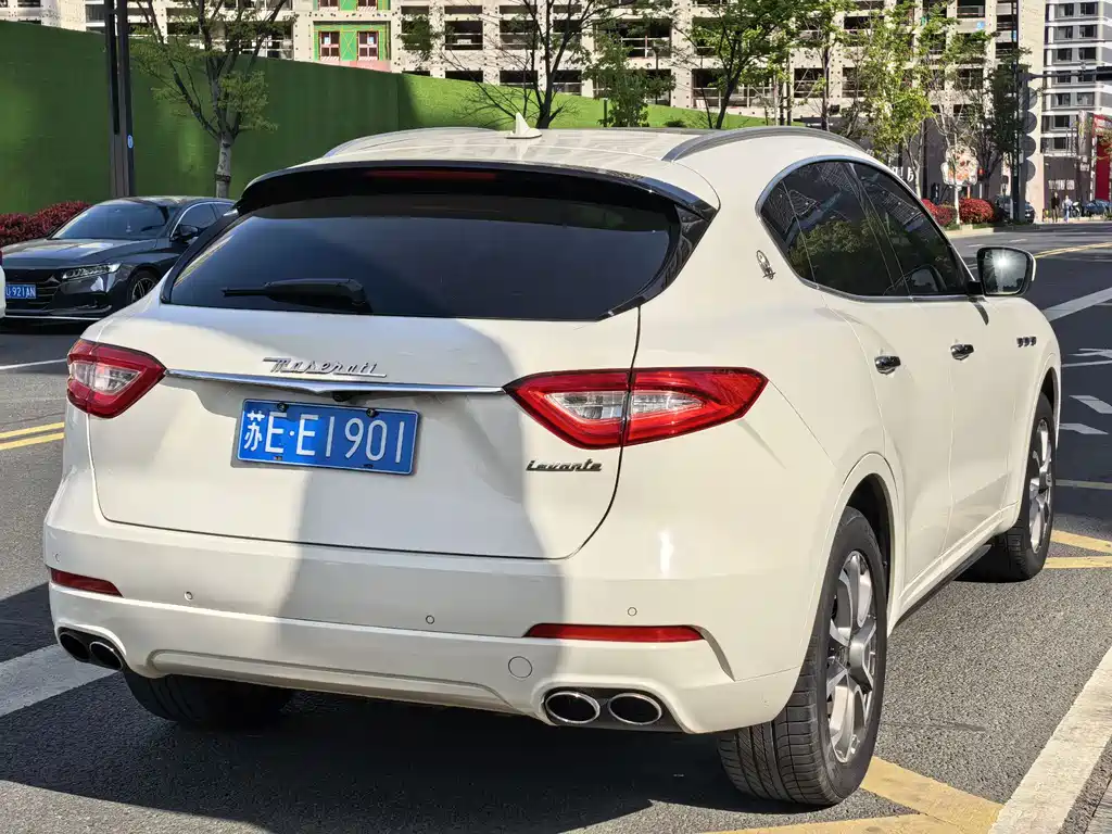 Maserati Levante 2017 — фото 17