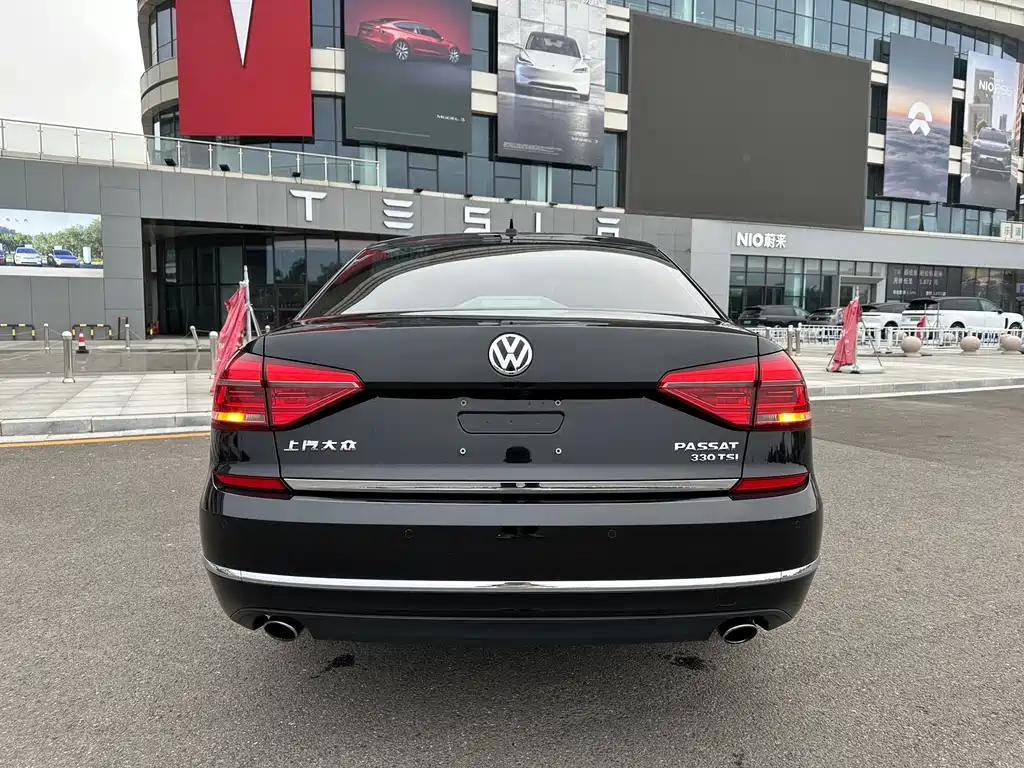 Volkswagen Passat 2017 — фото 17