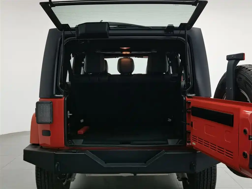 Jeep Wrangler 2015 — фото 16