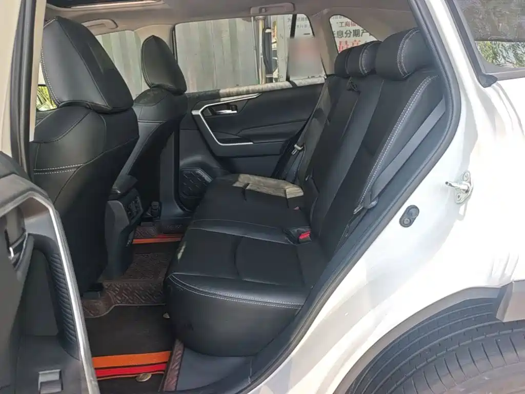 Toyota RAV4 2022 — фото 17