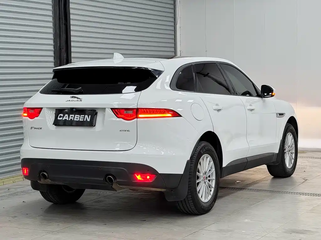 Jaguar F-PACE 2017