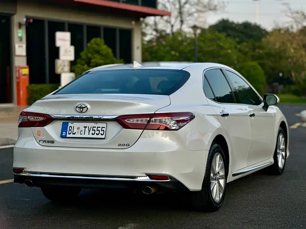 Toyota Camry 2024 — фото 4