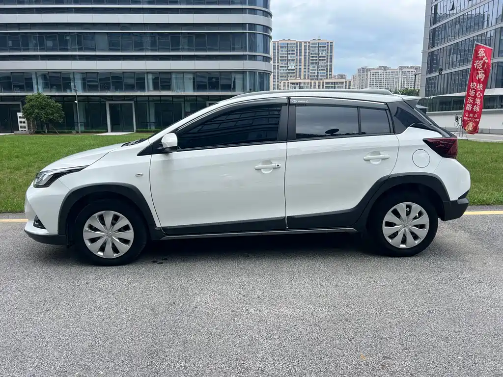 Toyota Yaris L 2022