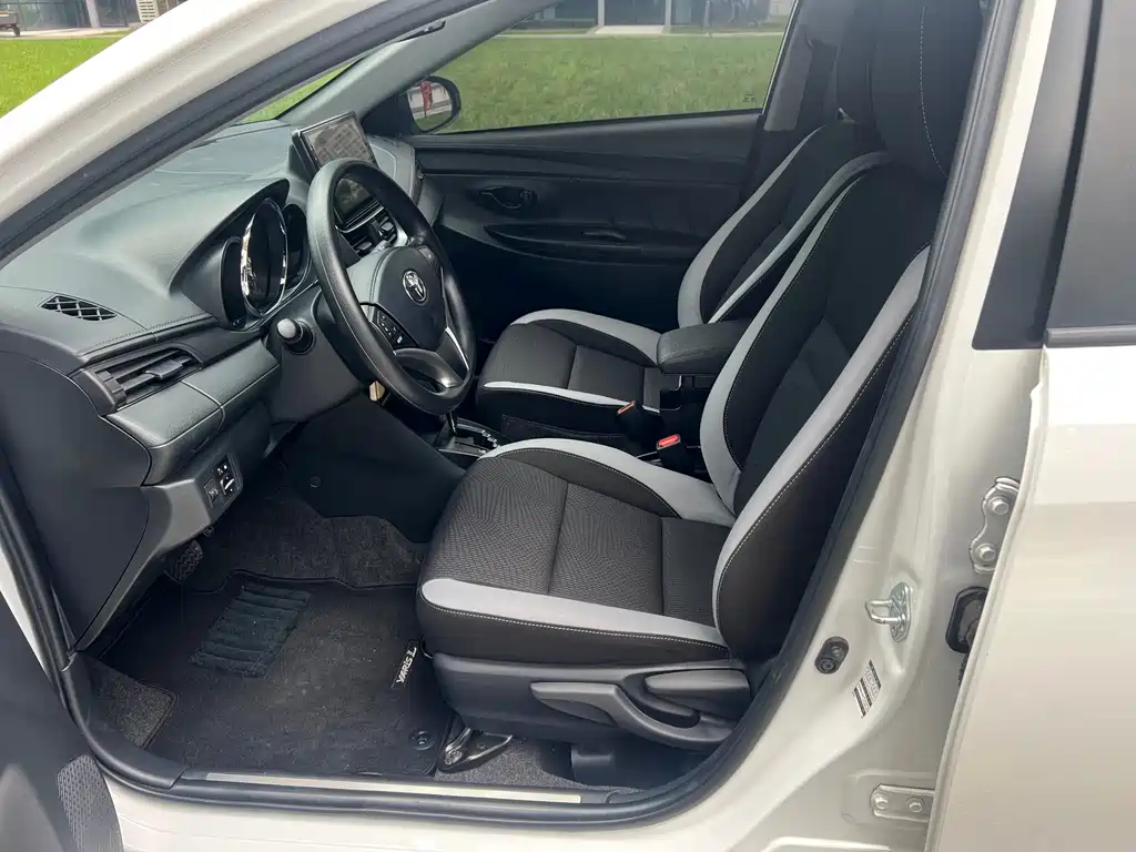 Toyota Yaris L 2022 — фото 8