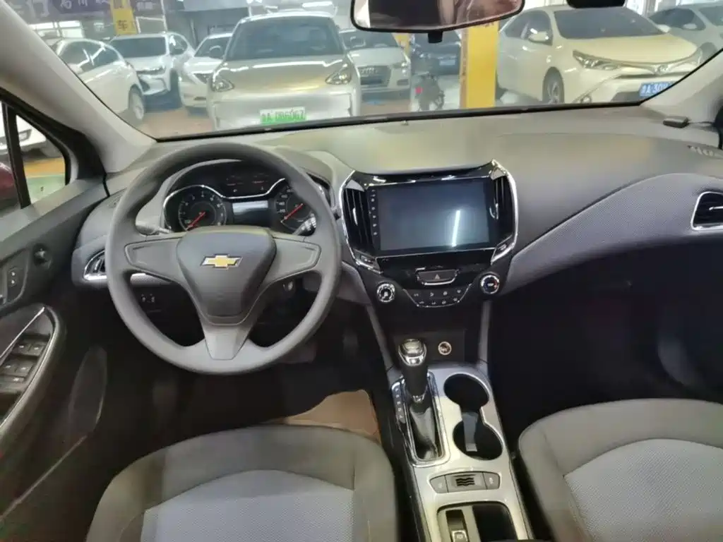 Chevrolet Cruze 2018 — фото 10