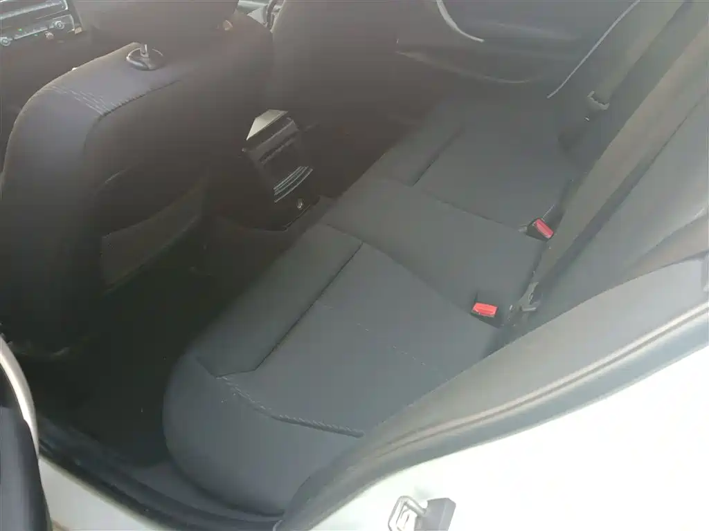 BMW 1 Series 2017 — фото 13