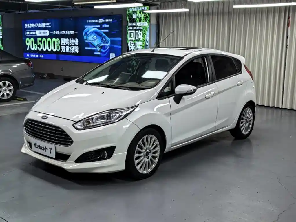 Ford Fiesta 2016 — фото 1