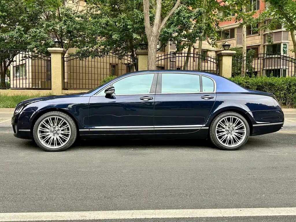 Bentley Flying Spur 2009 — фото 3