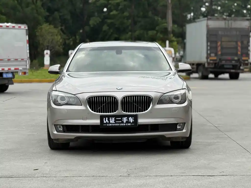 BMW 7 Series 2011 — фото 2