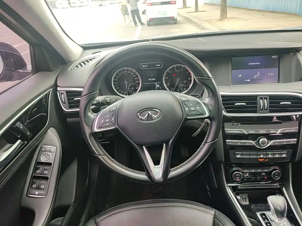 Infiniti QX30 2018 — фото 11