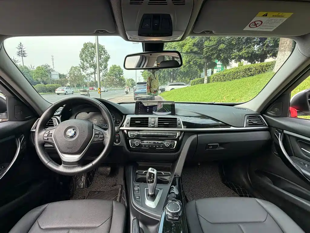 BMW 3 Series 2017 — фото 13