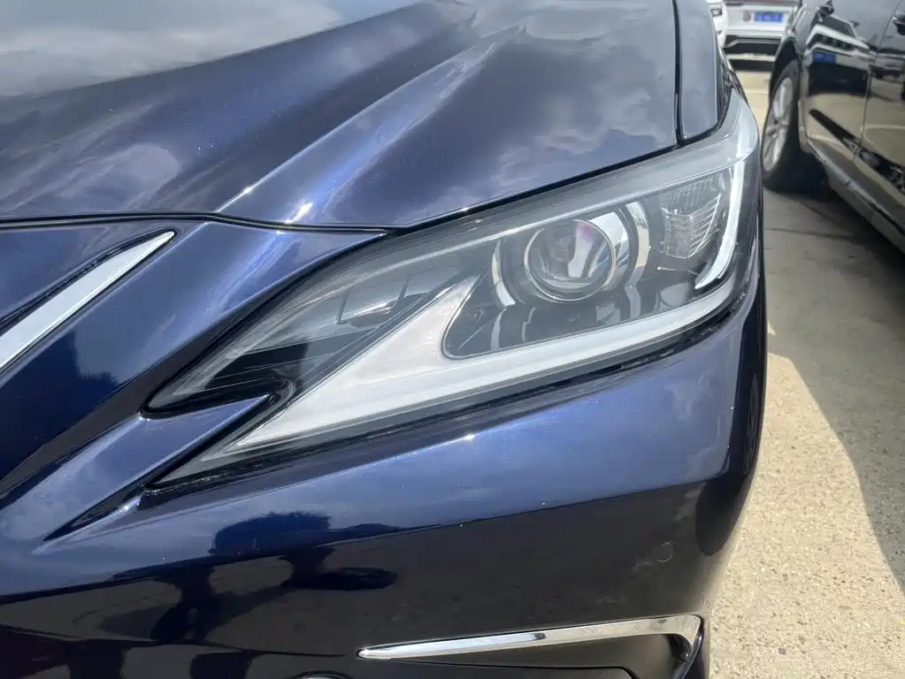 Lexus ES 2018