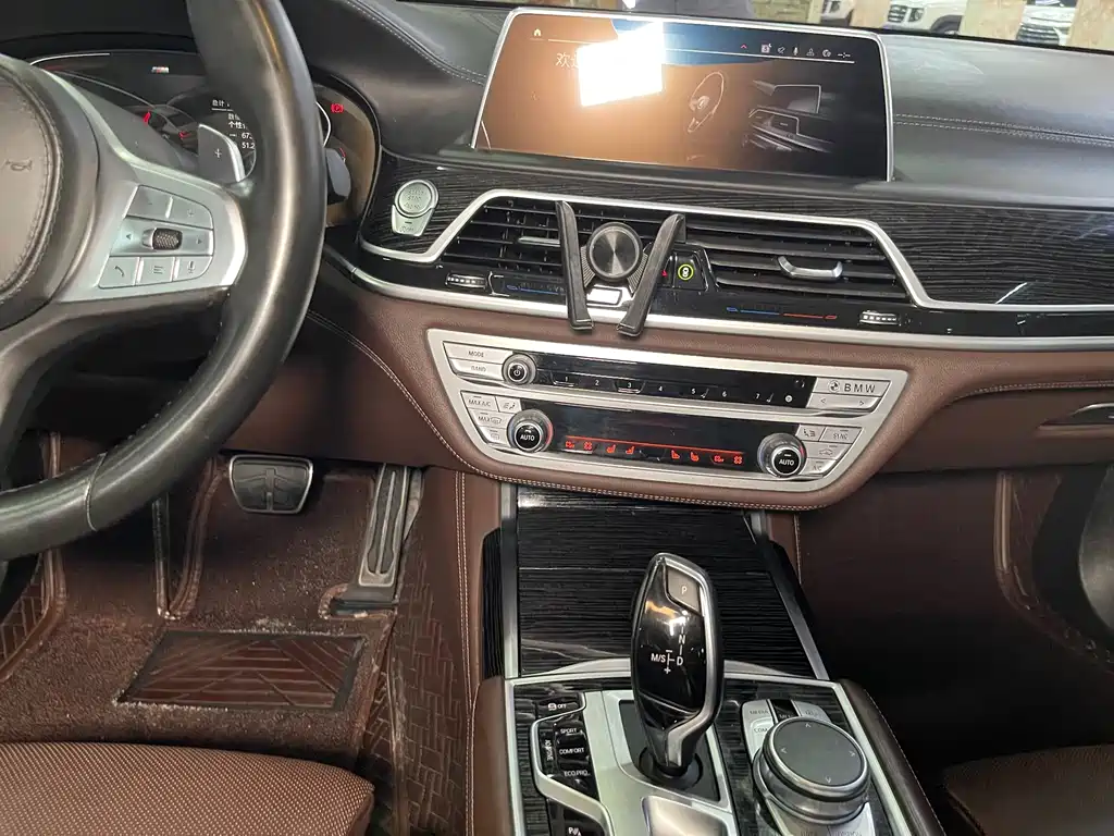 BMW 7 Series 2021 — фото 13