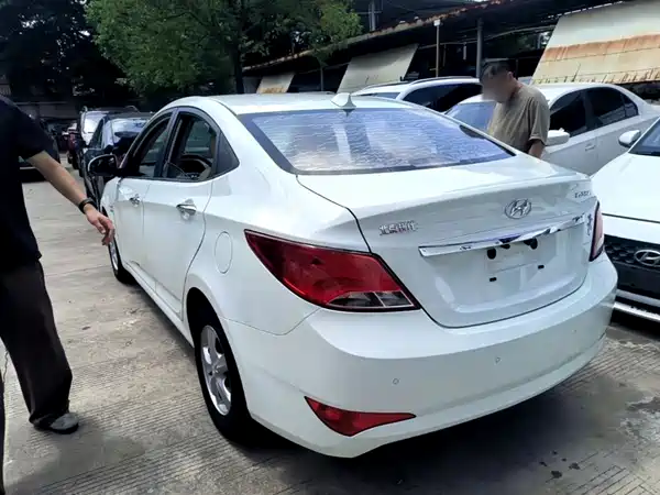 Hyundai Accent 2015
