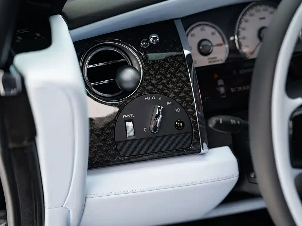 Rolls-Royce Phantom 2016 — фото 15