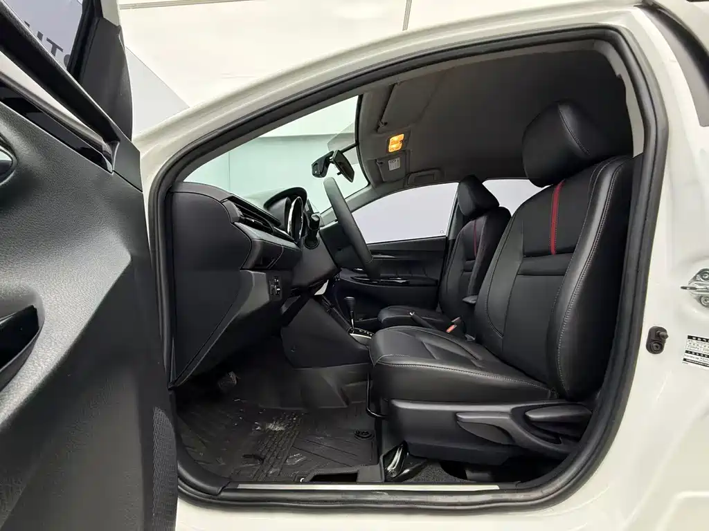 Toyota Yaris L 2023 — фото 19