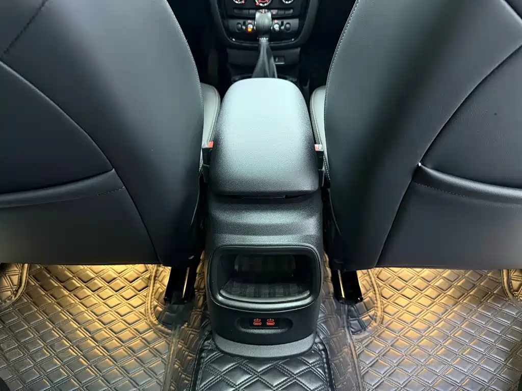 MINI Clubman 2019 — фото 10