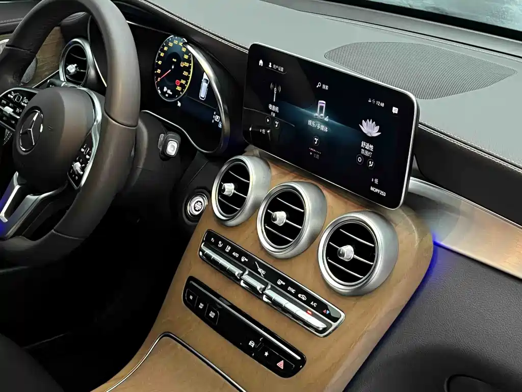 Mercedes-Benz GLC 2020 — фото 30