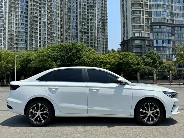 Geely Emgrand 2023