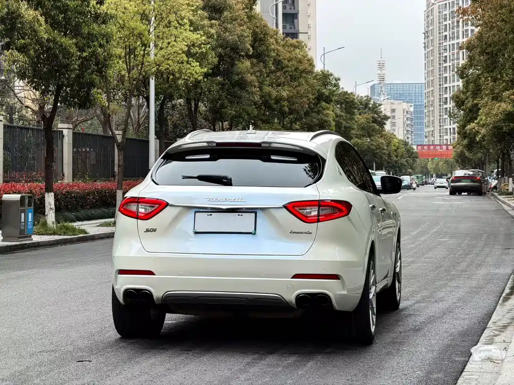 Maserati Levante 2018 — фото 12