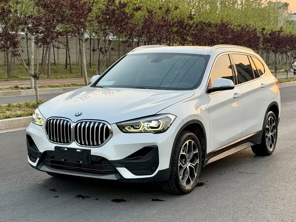 BMW X1 2022 — фото 1