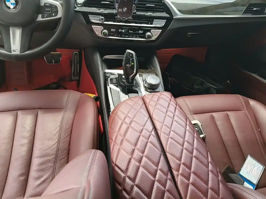 BMW 5 Series 2018 — фото 14