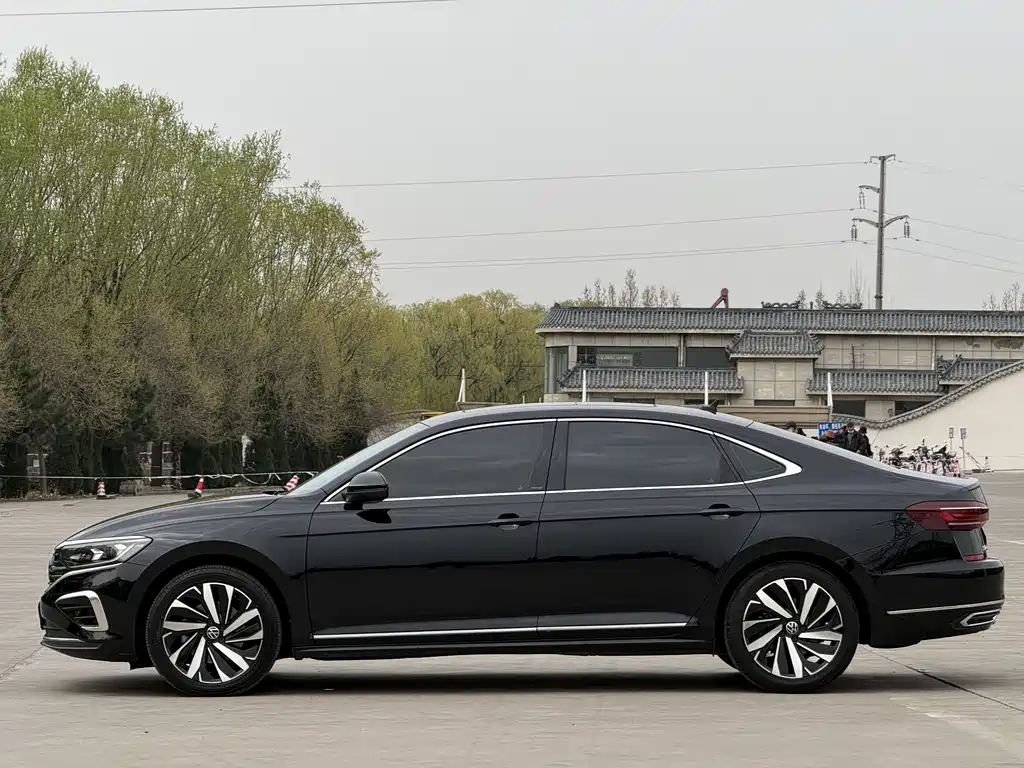 Volkswagen Passat 2023 — фото 4