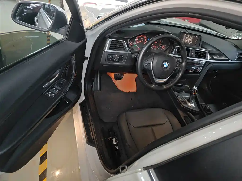 BMW 3 Series 2016 — фото 12