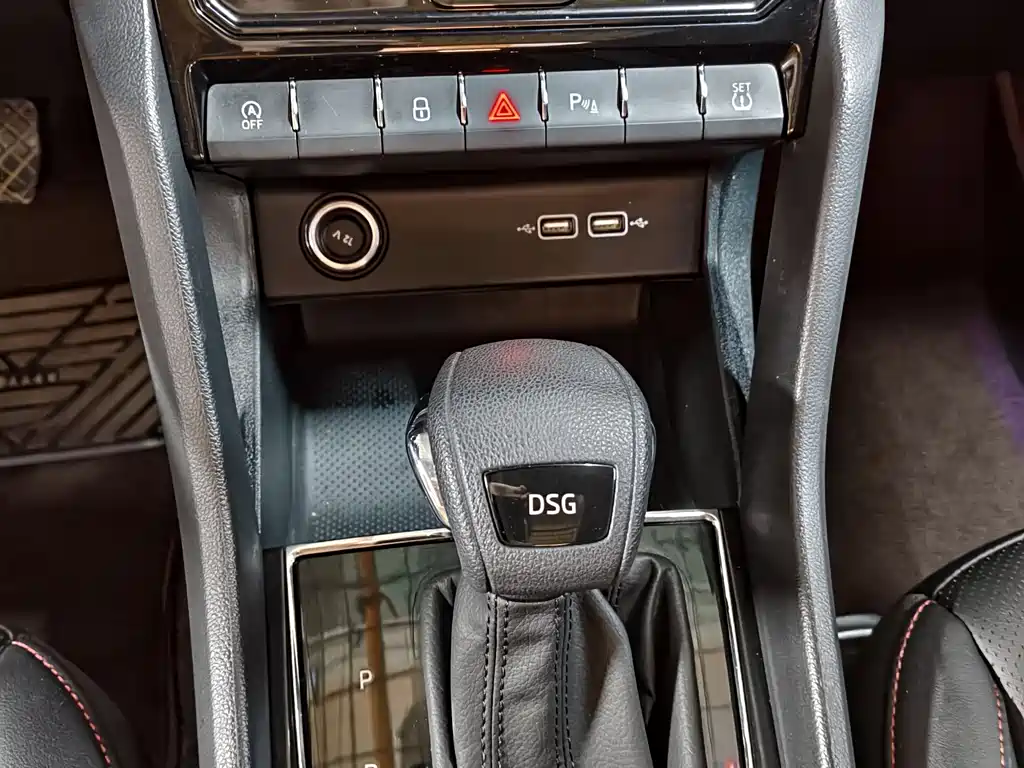 Skoda Karoq 2023 — фото 12